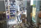  ??  ?? Dr Mouna Miled-boughzala, dans sa pharmacie à Nabeul, au lendemain des inondation­s, en train de se frayer un chemin dans un champ de désolation.