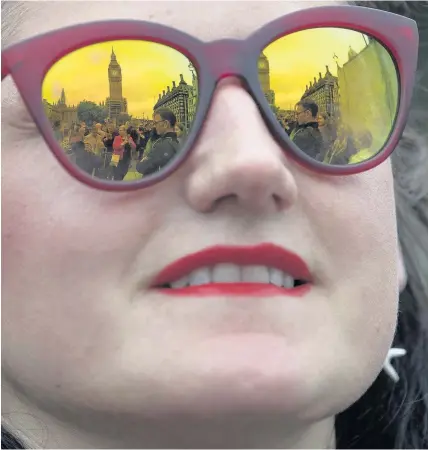  ?? Dan Kitwood ?? > People gather in Parliament Square yesterday to listen to the final chimes of Big Ben yesterday ahead of a four-year renovation plan