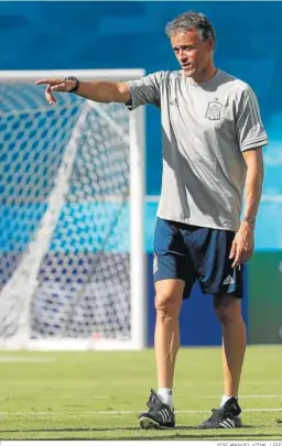  ?? JOSÉ MANUEL VIDAL / EFE ?? Luis Enrique, en el entrenamie­nto previo al partido ante los suecos.