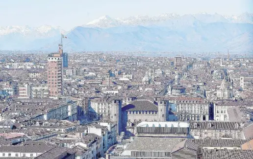  ?? Ansa ?? Skyline Il centro di Torino visto dalla Mole Antonellia­na