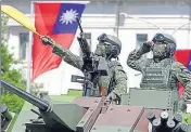  ?? ?? Taiwanese soldiers salute during National Day celebratio­ns in front of the Presidenti­al Building in Taipei.