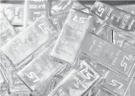  ?? KIM JAE-HWAN/AFP/GETTY IMAGES ?? Recent thefts from Ottawa homes have included gold bars among the loot, prompting the questions: Who buys gold bars, where does one get them and why would you want them?