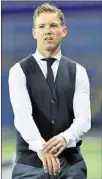  ??  ?? Wie Southgate bei der WM zeigte sich Julian Nagelsmann in der Königsklas­se mit Krawatte und Weste.