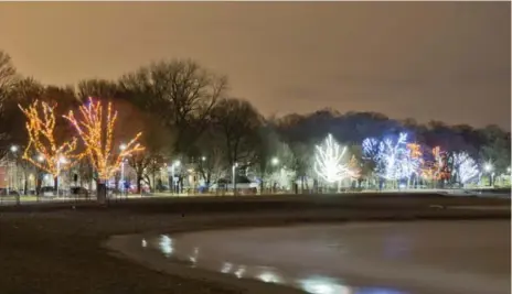  ?? LUCAS OLENIUK/TORONTO STAR ?? Light Up the Beach kicks off with Santa Claus turning on the lights on Dec. 1, at 7 p.m. The lights will be up until Valentine’s Day.