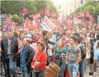  ??  ?? Protestas de los trabajador­es de Vestas tras la noticia del cierre ABC