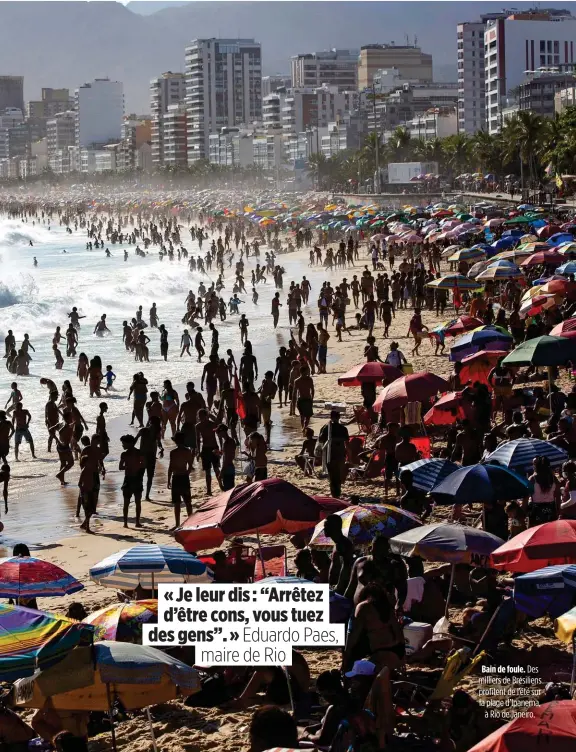  ??  ?? Bain de foule. Des milliers de Brésiliens profitent de l’été sur la plage d’Ipanema, à Rio de Janeiro.
