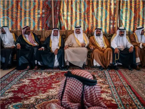  ??  ?? Anbar tribal sheikhs, who possess a great deal of power when it comes to deciding the law, meet with the governor of Anbar and the chief of police in Ramadi