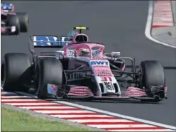  ??  ?? ADIÓS. La salida de Esteban Ocon de Force India está en pausa.