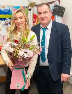  ?? ?? Tracey Grimes receiving flowers after sharing her story as an award-winning specialist in the hair-and-beauty industry at the Listowel Campus. She is pictured with Stephen Goulding (Clash Road, Denny Street and Listowel Campus Principal).
