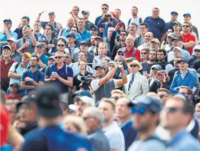  ?? ANDREW REDINGTON/GETTY IMAGES ?? A charging Tiger Woods drew a crowd at No. 5 and every other hole in Saturday’s third round of the British Open at Carnoustie.