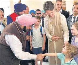  ?? HT PHOTO ?? HELLO, TRUDEAU JR! Chief minister Captain Amarinder Singh shaking hands with Canadian PM’s youngest son Hadrien Trudeau at a hotel in Amritsar on Wednesday.