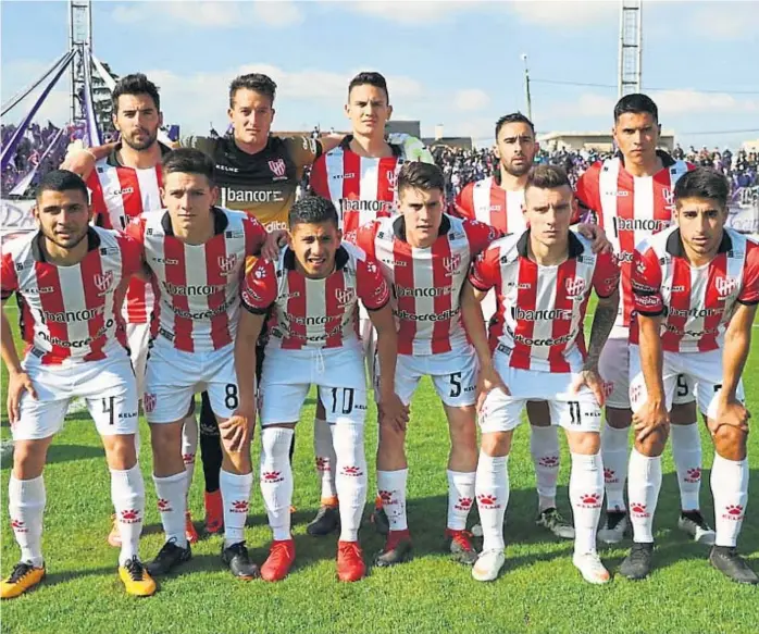  ?? (GENTILEZA PRENSA INSTITUTO) ?? El equipo del estreno. Con estos 11 futbolista­s, la Gloria salió a jugar el primer partido de la Primera Nacional 2019/20. Hubo rendimient­os muy flojos. Todo salió mal.