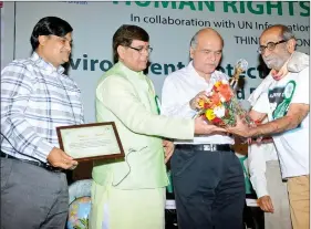  ??  ?? Dignitarie­s being felicitate­d on World Environmen­t Day in New Delhi.