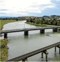  ?? KAVINDA HERATH/STUFF ?? The Gore District Council will continue to investigat­e building a third bridge across the Mataura River to carry water pipes.