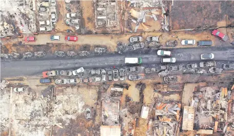  ?? ?? Los incendios desatados en Viña del Mar, Valparaíso y Quilpué, en Chile, arrasan con todo lo que encuentran a su paso. (AFP)