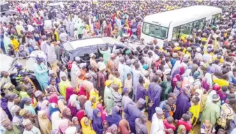  ?? ?? Mammoth crowd of APC supporters during the Flag-off Ceremony of campaign for contestant­s for Governorsh­ip, National and State Assemblies in Gaya township, Gaya Emirate, Kano South Senatorial District in Kano State