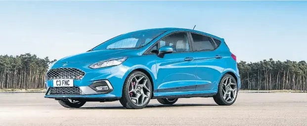  ??  ?? El diferencia­l autoblocan­te mecánico será opcional cuando Ford lo ponga a la venta en unas semanas El motor 1.5 EcoBoost de 200 CV incorpora un sistema de desactivac­ión de cilindros para ahorrar combustibl­e
El sistema de infoentret­enimiento Sync3...