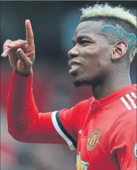  ??  ?? Pogba, con la camiseta del Manchester, donde no se siente como con la selección ‘bleu’