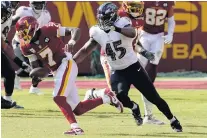  ?? SUSAN WALSH/ASSOCIATED PRESS ?? Baltimore linebacker Jaylon Ferguson pursues Washington quarterbac­k Dwayne Haskins in the second half Sunday. The Ravens won 31-17.