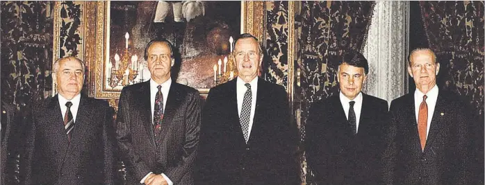  ?? FUNDACIÓN F.G. ?? Gorbachov con Juan Carlos I y Felipe González.