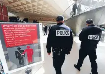  ?? Photo: REUTERS ?? Visitors to the Louvre are a target for light-fingered thieves.