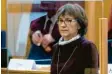  ?? Foto: dpa ?? Erst gefasst, dann unter Tränen: Irmgard Braun‰Lübcke vor Gericht.