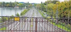  ?? FOTO: DIK ?? Wegen der Bauarbeite­n an der Thierschbr­ücke können an den kommenden Wochenende­n keine Züge auf die Lindauer Insel fahren.