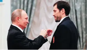  ?? GRIGORY DUKOR/ POOL/ GETTY IMAGES ?? Russian President Vladimir Putin decorates hockey gold medallist Pavel Datsyuk with the Order of Friendship Wednesday in Moscow.