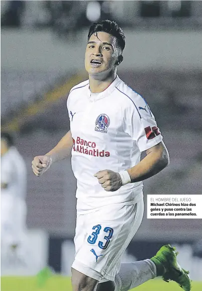  ?? FOTOS: CORTESÍa La PRENSa DE PaNaMÁ Y ROMaN DIBULET ?? Michael Chirinos hizo dos goles y puso contra las cuerdas a los panameños. EL HOMBRE DEL JUEGO