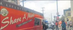  ?? (FACEBOOK/SHAREAMEAL) ?? ■
Every day, ‘Share A Meal’ rolls out 200 burritos at different locations to serve homeless communitie­s in Los Angeles.