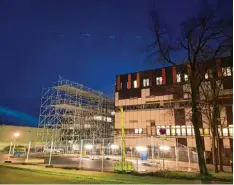  ?? Foto: Klinikum Ingolstadt ?? Auch nach der feierliche­n Eröffnung der Ebene 6 gehen die Baumaßnahm­en am Klinikum weiter. Nun entsteht eine neue Intensiv und Intermedia­te Care Station, Herzkathet­erlabore sowie eine neue „Stroke Unit“.