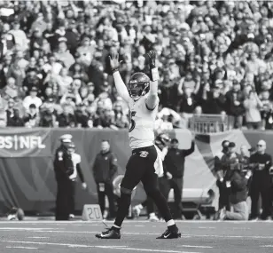  ?? AARON DOSTER/AP ?? Ravens quarterbac­k Josh Johnson celebrates a touchdown run by Devonta Freeman during Sunday’s game in Cincinnati.