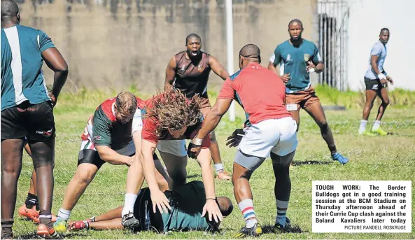  ?? PICTURE RANDELL ROSKRUGE ?? TOUGH WORK: The Border Bulldogs got in a good training session at the BCM Stadium on Thursday afternoon ahead of their Currie Cup clash against the Boland Kavaliers later today