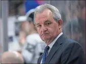  ?? HANNAH FOSLIEN — GETTY IMAGES ?? Former Kings coach Darryl Sutter, shown here with them in a 2017 game, has landed as head coach in Calgary.