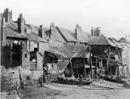  ?? ?? Houses on the bank of the Thames in Lambeth, c1850