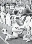  ?? ANDY LYONS, GETTY IMAGES ?? The Cleveland Browns protest on Sunday.