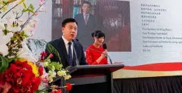  ??  ?? 华都国际董事长王建平­先生隆重致辞