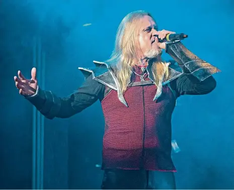  ?? Foto: Soňa Šerá, RockOpera ?? Král Agamemnon Svou novou roli si Kamil Střihavka vyzkoušel už na silvestrov­ské koncertní premiéře. Sama rocková opera Trója pak měla být původně uvedena v březnu, pro jarní komplikace spojené s koronavire­m se však k divákům dostává až od 1. září.