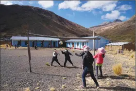  ??  ?? Students play volleyball Sept. 1 during recess at a bilingual public primary school in Licapa.