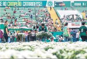  ?? Gabriela Biló/AGE/Estadão Conteúdo/02-12-2016 ?? Velório na Arena Condá, dias após a queda do avião: clube nega culpa