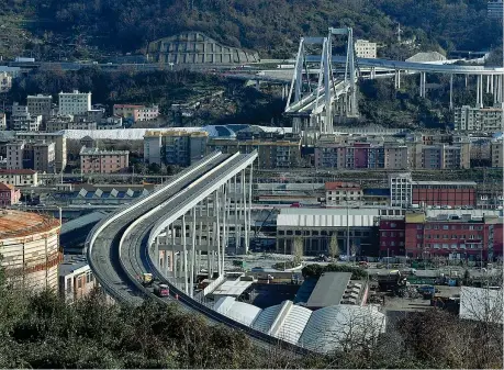  ?? (Ansa) ?? Ricostruit­o
Il ponte Morandi, crollato il 14 agosto del 2018 causando la morte di 43 persone, è stato demolito e ricostruit­o in meno di due anni