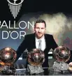  ?? YOAN VALAT/EFE ?? Troféus. Lionel Messi levou mais uma Bola de Ouro
