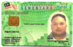  ??  ?? Ingat Bato is issued with a green MyKad.