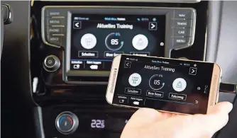  ?? FOTO: VOLKSWAGEN ?? Der Volkswagen-Dienst Car-Net bietet eine App mit Tipps zum effiziente­n Fahren.