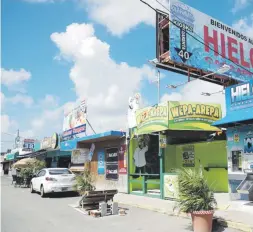  ?? Archivo ?? Los comerciant­es también manifestar­on que se necesita solucionar la falta de control de tránsito en la marginal en la que ubican los kioscos.