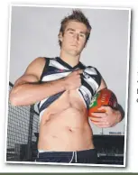  ??  ?? COURAGE: Tom Lonergan shows off his scar before his VFL comeback in 2007.