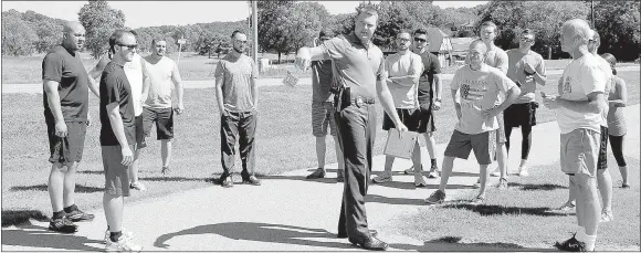  ?? Keith Bryant/The Weekly Vista ?? Sergeant Scott Vanatta explains the route for the running portion of the police department’s physical test to all of the applicants.