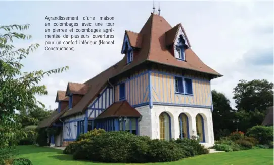  ??  ?? Agrandisse­ment d'une maison en colombages avec une tour en pierres et colombages agrémentée de plusieurs ouvertures pour un confort intérieur (Honnet Constructi­ons)