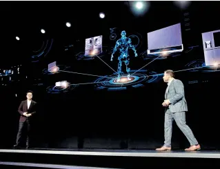  ?? /REUTERS ?? I.P. Park (izq), presidente y director de LG Electronic­s, y JeanFranco­is Gagne, CEO de Element AI, en una conferenci­a de prensa durante el CES 2020 en Las Vegas
