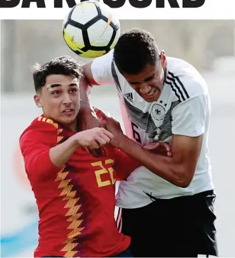  ?? GETTY IMAGES ?? Raul Moro, 16 anni, a sinistra, con la maglia della Nazionale spagnola di categoria